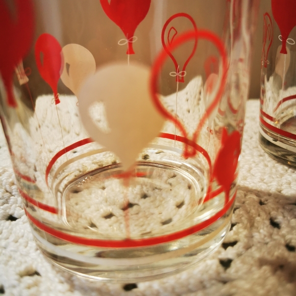 Vintage Italian Drinking Glasses with Red and White Balloons - Picture 9 of 10